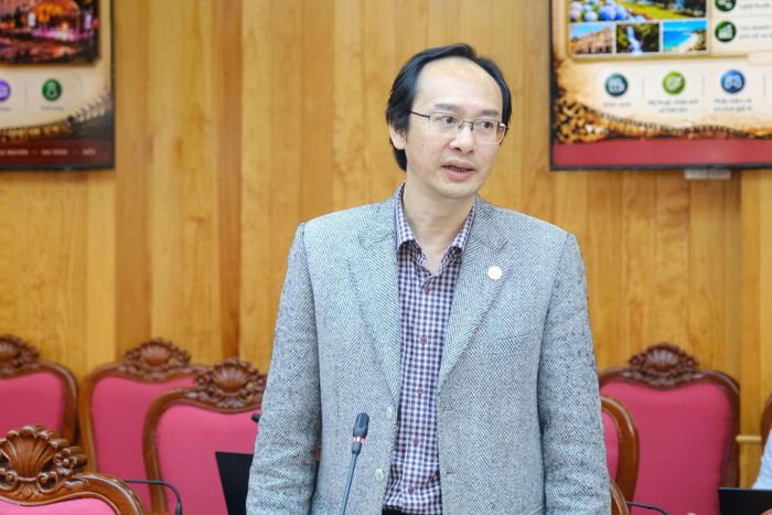 Ông Nguyễn Thanh Sơn, Phó Hiệu trưởng Trường Đại học Yersin Đà Lạt phát biểu tại buổi làm việc