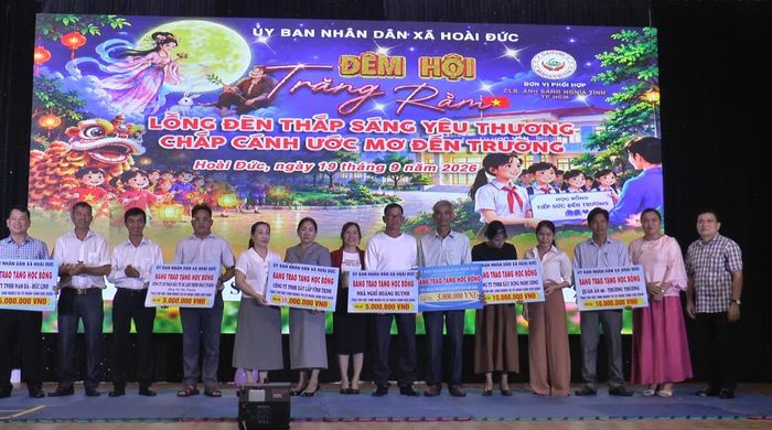 Nhiều trường học trên địa bàn Hoài Đức được nhận học bổng cho học sinh