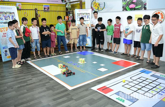 Trải nghiệm các mô hình Robotics giúp học sinh hứng thú và khơi dậy đam mê sáng tạo khoa học.