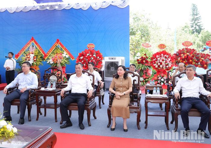 Các đại biểu dự chương trình.