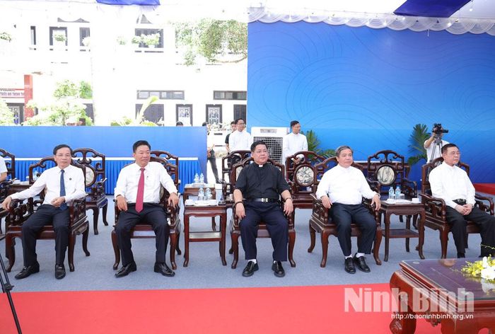 Các đại biểu dự chương trình.