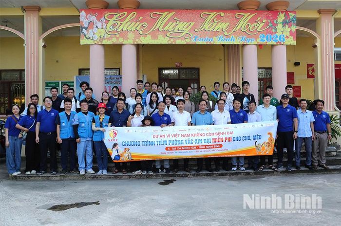 Dự án “Vì Việt Nam không còn bệnh dại” hỗ trợ trên 700 liều vắc-xin phòng bệnh dại cho đàn chó, mèo trên địa bàn xã Minh Tân.