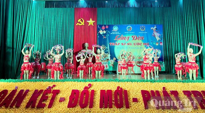Một tiết mục biểu diễn văn nghệ trong chương trình - Ảnh: L.O