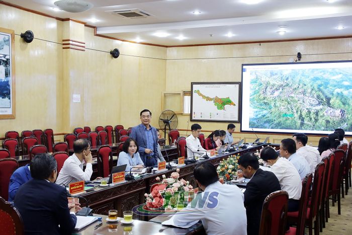Công ty cổ phần đầu tư Ecopark Hải Dương trình bày ý tưởng đầu tư. Ảnh PV