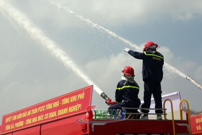 Luyện tập dập tắt đám cháy