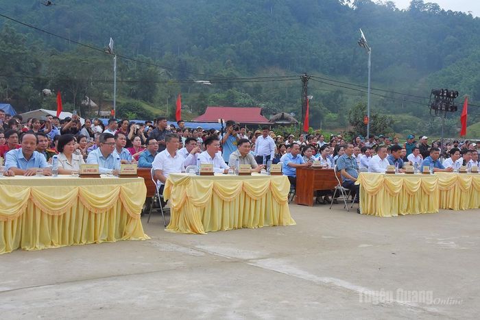 Đại biểu tham dự lễ khai mạc.