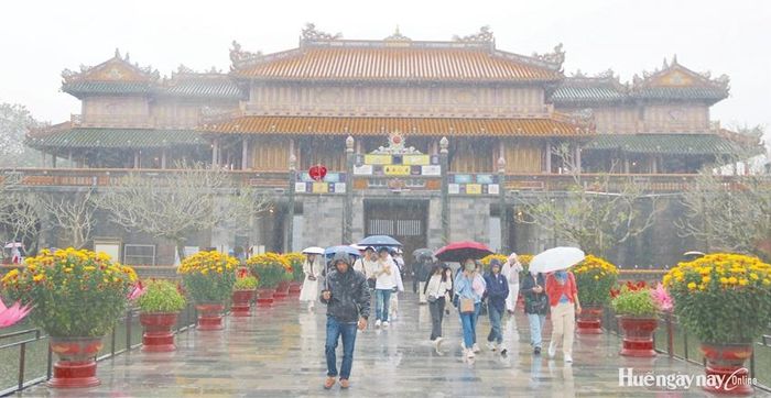 Trời mưa ít nhiều ảnh hưởng đến trải nghiệm du lịch của du khách.