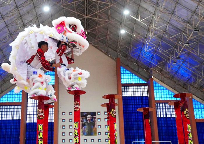 Hệ thống Mai hoa thung gồm các cột sắt cao từ 1,2m - 2,5m.