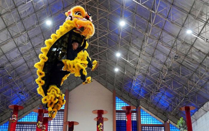 Đoàn lân Khải Hùng gặp sự cố sau pha bật nhảy sai kỹ thuật, phải rớt khỏi Mai hoa thung 2 lần.