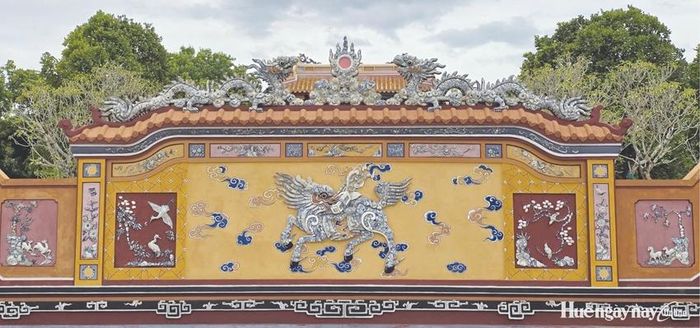 Bình phong của di tích Thái Miếu đã cơ bản hoàn thành.