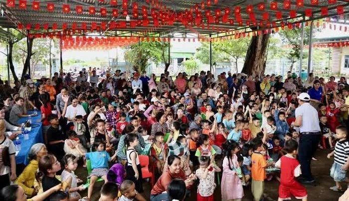 Các em tham gia trò chơi vui nhộn