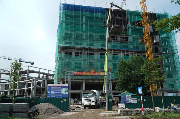 Được khởi công tháng 12/2025, Trung tâm Thực hành Kỹ thuật Công nghệ theo định hướng công nghệ 4.0 cũng đang được xây dựng tại Khu trung tâm (QG-HN03). Công trình được đầu tư đồng bộ về hạ tầng, thiết bị và phần mềm, dự kiến hoàn thành vào cuối năm 2026.
