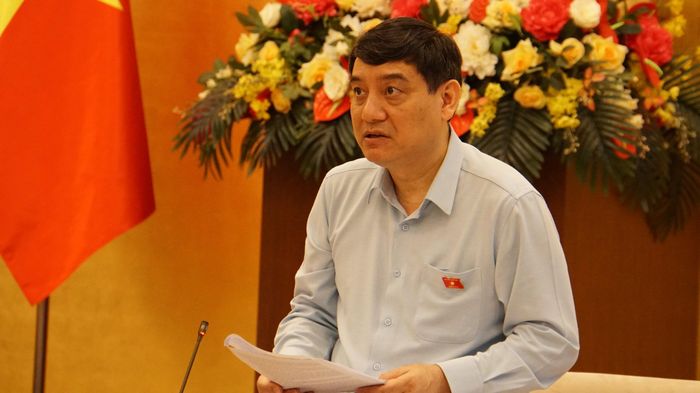 Chủ nhiệm Ủy ban Văn hóa và Xã hội Nguyễn Đắc Vinh phát biểu khai mạc Phiên giải trình. Ảnh: Văn Duẩn.
