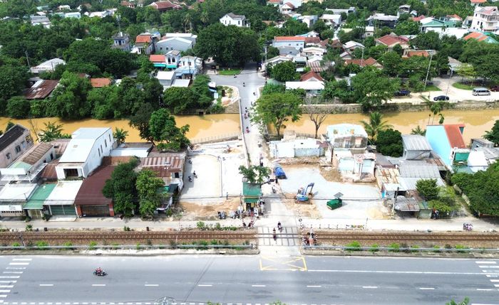 Dự án cầu Vạn Xuân bắc qua sông Kẻ Vạn, nối đường Phạm Thị Liên với đường Lê Duẩn thuộc gói thầu số 37, bao gồm các hạng mục nạo vét, kè sông Kẻ Vạn, cải tạo nâng cấp sông Lấp và công viên dọc đường Vạn Xuân, với giá trị hợp đồng hơn 122 tỷ đồng.