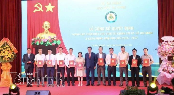 Phân hiệu TP. Hồ Chí Minh, Học viện Tài chính đã tiến hành ký kết biên bản ghi nhớ hợp tác (MOU) với các doanh nghiệp, đối tác khu vực phía Nam. Ảnh: Lê Văn