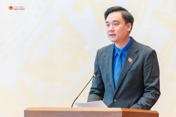 ĐBQH, Phó Chủ tịch Ủy ban Mặt trận Tổ quốc Việt Nam kiêm Bí thư Thành đoàn Trần Văn Đăng phát biểu tại cuộc gặp mặt