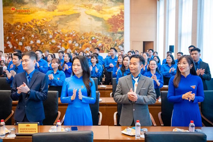 Đoàn đại biểu thiếu nhi, doanh nhân trẻ, đoàn viên, thanh niên tiêu biểu thành phố Bắc Ninh tham dự cuộc gặp mặt