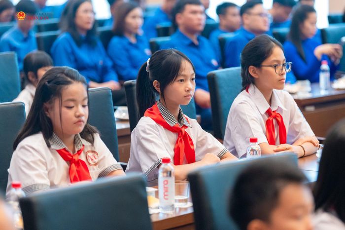 Đoàn đại biểu thiếu nhi, doanh nhân trẻ, đoàn viên, thanh niên tiêu biểu thành phố Bắc Ninh tham dự cuộc gặp mặt