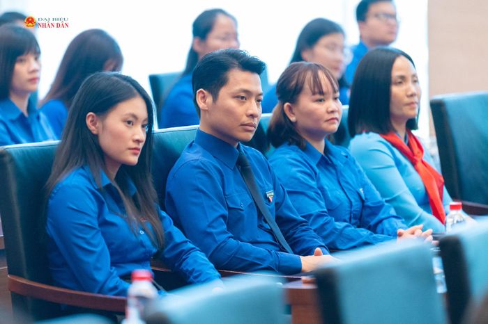 Đoàn đại biểu thiếu nhi, doanh nhân trẻ, đoàn viên, thanh niên tiêu biểu thành phố Bắc Ninh tham dự cuộc gặp mặt