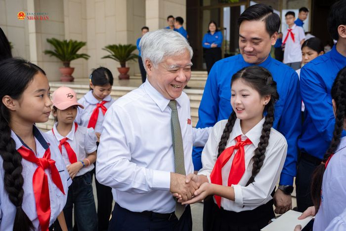 Phó Chủ tịch Thường trực Quốc hội Đỗ Văn Chiến gặp mặt thiếu nhi, thanh niên tiêu biểu thành phố Bắc Ninh