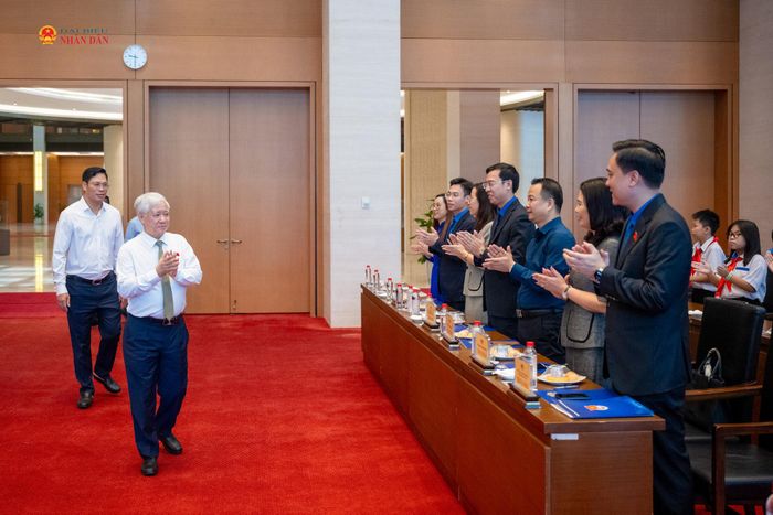 Phó Chủ tịch Thường trực Quốc hội Đỗ Văn Chiến đến dự cuộc gặp mặt