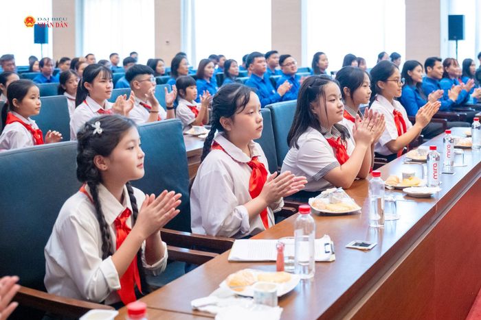 Đoàn đại biểu thiếu nhi, doanh nhân trẻ, đoàn viên, thanh niên tiêu biểu thành phố Bắc Ninh tham dự cuộc gặp mặt