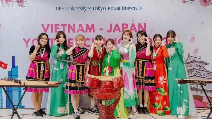Đại sứ Ito Naoki nhận định, điều quan trọng là thanh niên Việt Nam và Nhật Bản có thể cùng chia sẻ các giá trị, tìm thấy sự đồng cảm trước những thách thức chung. Ảnh: ĐSQ Nhật Bản/ Đại học UEH