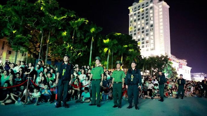 Cán bộ, chiến sĩ Công an tỉnh triển khai lực lượng bảo đảm ANTT tại khu vực tổ chức Lễ hội.