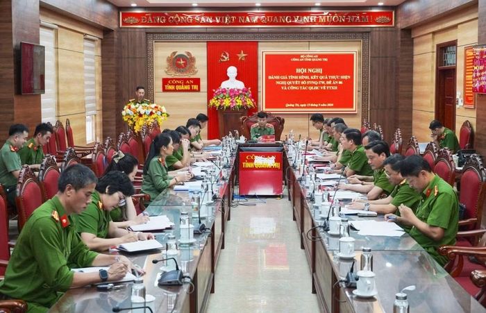Lãnh đạo Công an tỉnh Quảng Trị họp trực tiếp và trực tuyến với Công an các đơn vị, địa phương quán triệt việc thực hiện Nghị quyết 57 hiệu lực, hiệu quả.