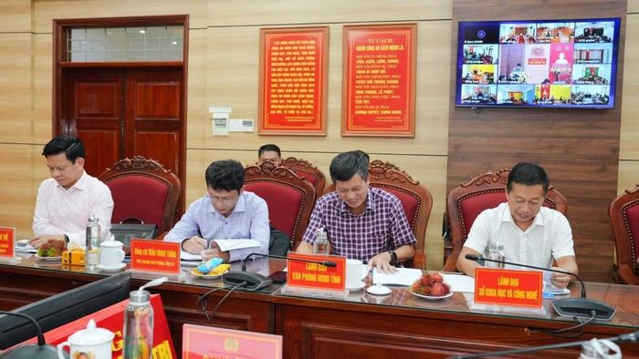 Đại diện lãnh đạo các sở, ban ngành ở Quảng Trị họp bàn giao nhiệm vụ Cơ quan thường trực Ban chỉ đạo 57 cho Công an tỉnh Quảng Trị.