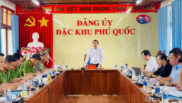 Đồng chí Đinh Văn Nơi, Phó Bí thư Tỉnh ủy An Giang, Bí thư đặc khu Phú Quốc chỉ đạo các cơ quan chức năng tăng cường siết kỷ cương, xử lý dứt điểm vi phạm, đồng thời gắn chỉnh trang đô thị với an sinh xã hội, hướng tới xây dựng Phú Quốc xứng tầm phục vụ APEC 2027.