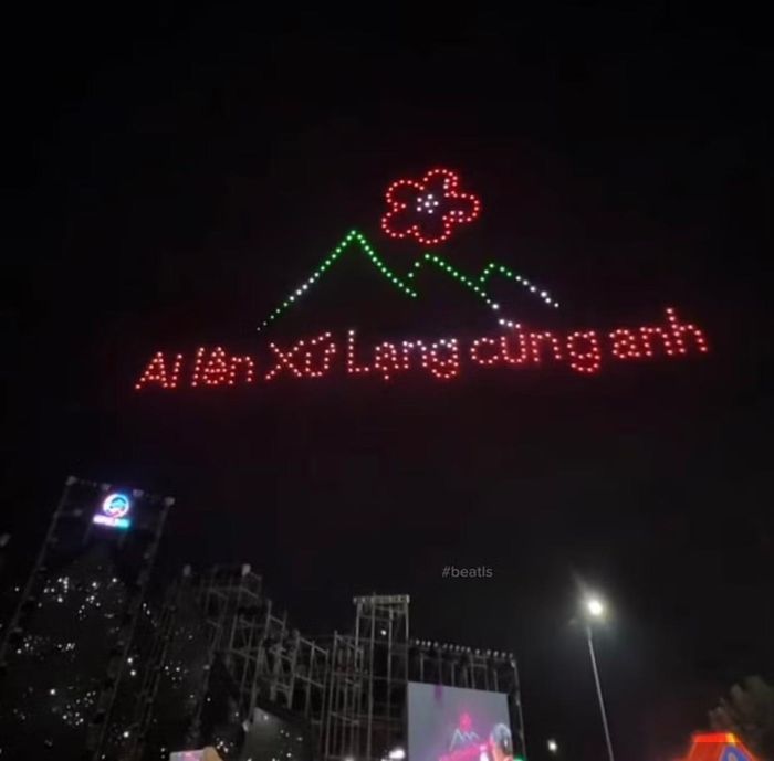 Điểm nhấn đêm khai mạc là màn trình diễn Drone Light Show. Đây là lần đầu tiên Lạng Sơn tổ chức biểu diễn ứng dụng công nghệ ánh sáng và thiết bị bay không người lái, tạo hình ảnh trên bầu trời kết hợp âm nhạc, giới thiệu văn hóa và con người xứ Lạng.