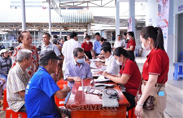 Người dân được cấp phát thuốc miễn phí với tổng kinh phí hơn 30 triệu đồng.