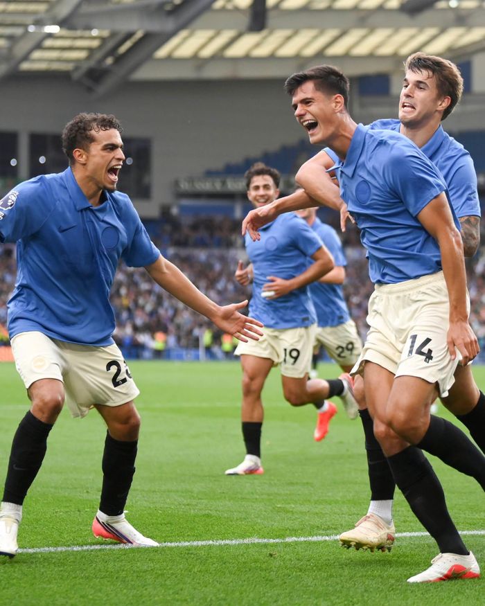 Những đội bóng nhỏ như Brighton tiếp tục gây ấn tượng trong cuộc đua nhóm đầu Premier League