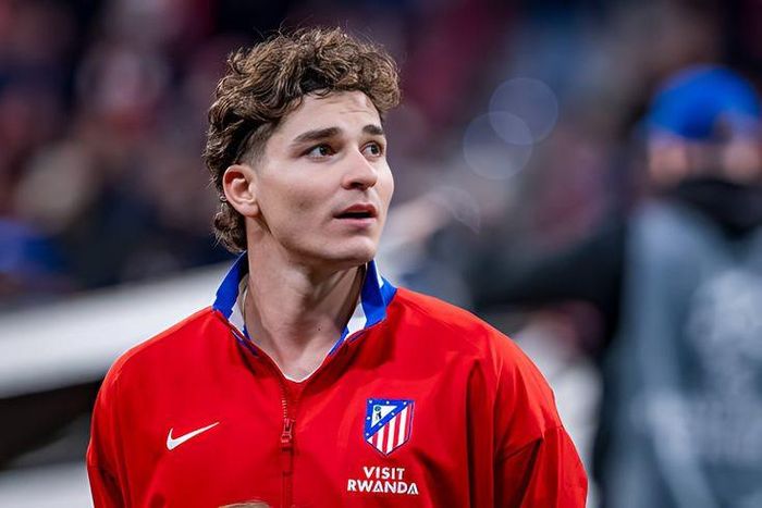 Julián Álvarez vẫn được Arsenal và Barcelona quan tâm