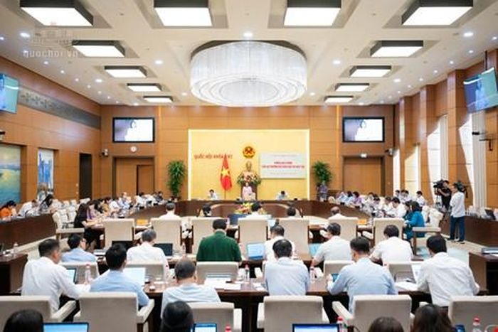 Quang cảnh phiên giải trình
