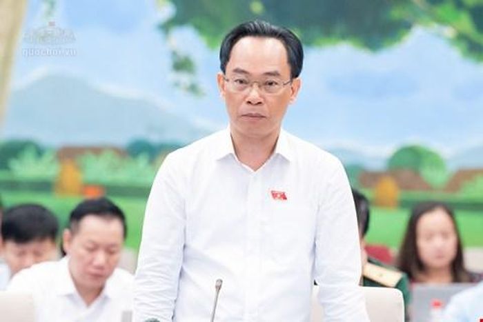 Bộ trưởng Bộ Giáo dục và Đào tạo Hoàng Minh Sơn giải trình tại phiên họp
