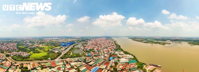 Theo phương án, không gian hai bờ sông Hồng được nghiên cứu trên diện tích hơn 11.400ha, với các chức năng giao thông, công viên, đô thị và sinh thái. Quy hoạch cũng định hướng giữ lại, chỉnh trang các làng xóm lâu đời; những khu vực phải di dời sẽ ưu tiên phương án tái định cư tại chỗ.