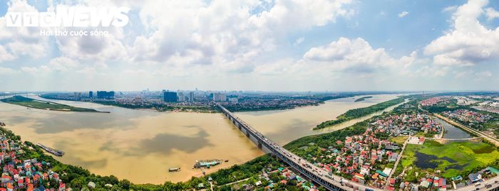 Từ cầu Thăng Long đến cầu Thanh Trì là phân đoạn thứ hai, rộng khoảng 4.548ha, dân số khoảng 541.000 người.