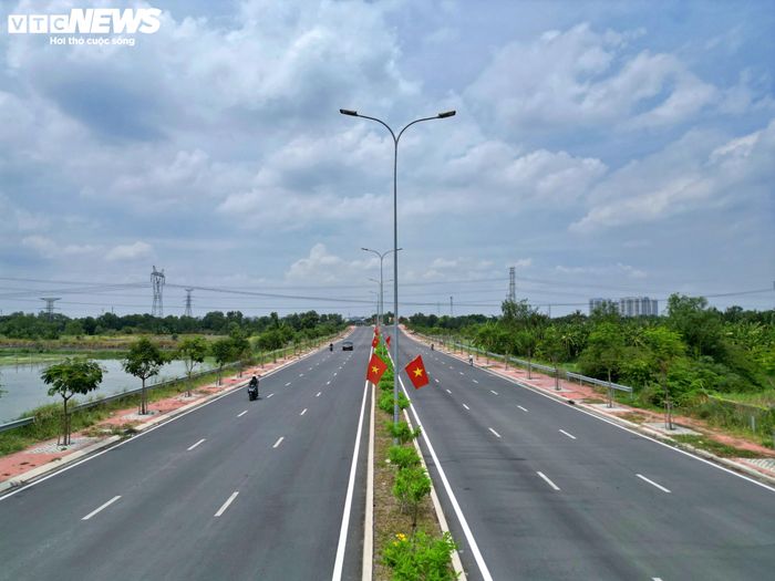 Tại nút giao với đường Trịnh Quang Nghị, mặt bằng đã được giải phóng, phương tiện có thể lưu thông qua khu vực này.