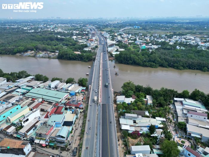 Ở cuối tuyến, nhánh cầu Ông Thìn mới đã được đưa vào sử dụng. Riêng cầu Ông Thìn hiện hữu được đóng để phục vụ việc hoàn thiện đường dẫn và gia cường cầu. Đây là một trong những hạng mục còn lại của dự án trước khi toàn tuyến hoàn thành.