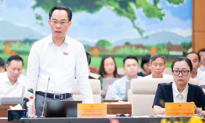 Bộ trưởng Bộ Giáo dục và Đào tạo Hoàng Minh Sơn. (Ảnh: Media Quốc hội)