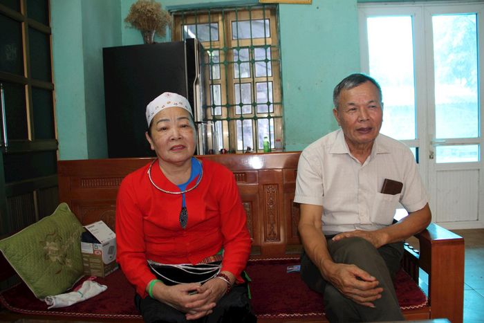 Bà Nguyễn Thị Huê (thôn Phú Cốc) và ông Chu Văn Khoán (thôn An Phú) là 2 trong số các hòa giải viên tiêu biểu của xã Mỹ Đức, Hà Nội. Ảnh: Biên Phạm