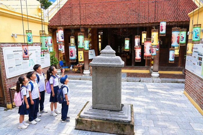 Trung tâm Thông tin di sản phố cổ Hà Nội (số 28 phố Hàng Buồm) là một trong những điểm đến ưa thích của thiếu nhi mùa Trung thu.