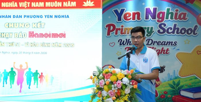 Phó Chủ tịch UBND phường Yên Nghĩa, Trưởng ban Tổ chức giải Nguyễn Bá Tiến phát biểu khai mạc. Ảnh: PV