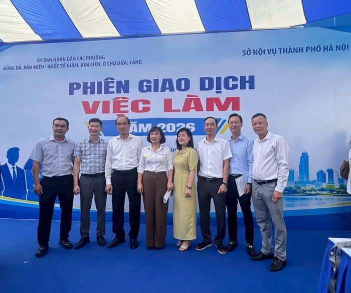 Các đại biểu tham dự Phiên giao dịch việc làm sáng 20-9. Ảnh: Mai Hoa