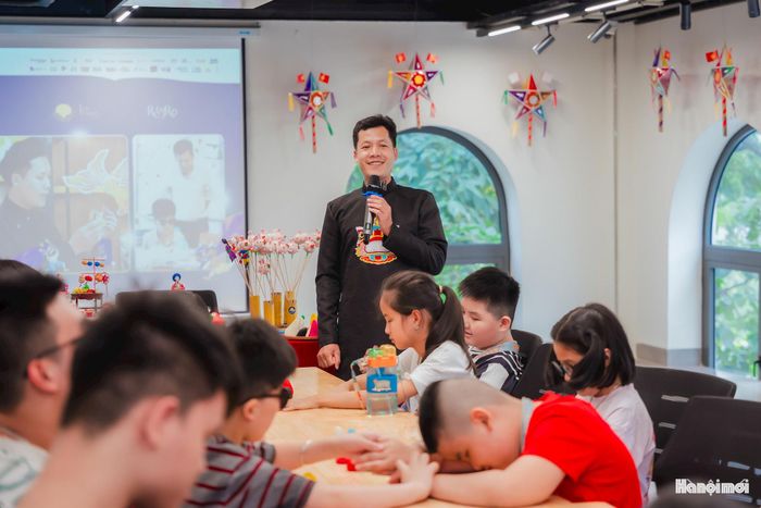 Nghệ nhân Đặng Văn Hậu cho biết, ông mang tới workshop những con giống bột cổ truyền cùng các chủ đề gắn với Trung thu và những con giống cổ.