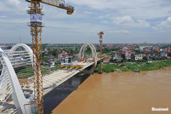 Khi hoàn thành, cầu Đuống mới sẽ thay thế cầu Đuống hiện hữu. Cầu Đuống là một trong hai cầu quay đầu tiên được xây dựng tại Việt Nam (hoàn thành năm 1902 cùng với cầu Tam Bạc).