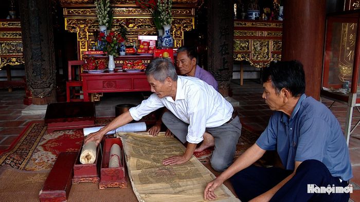 Đình Chử Xá đang lưu giữ 47 đạo sắc phong. Ảnh: Lại Tấn