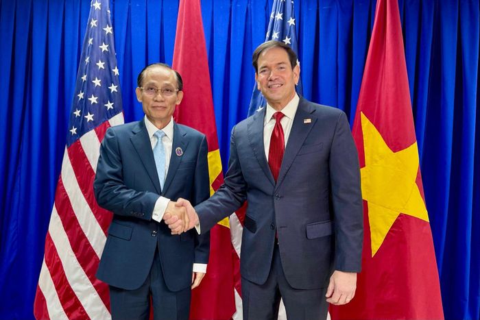 Bộ trưởng Ngoại giao Lê Hoài Trung gặp Ngoại trưởng Hoa Kỳ Marco Rubio bên lề Hội nghị Bộ trưởng Ngoại giao ASEAN lần thứ 59. Ảnh: Bộ Ngoại giao